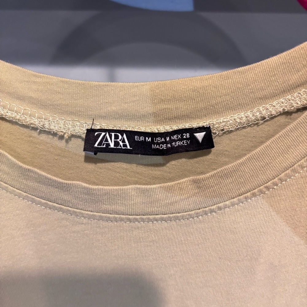 Zara light olive green tee.
Size M. - Picture 4 of 7